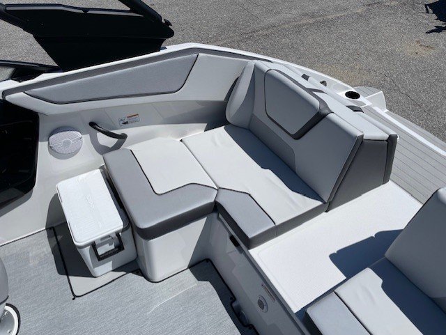 New 2025 Yamaha Boats AR 220 Jet Boat
