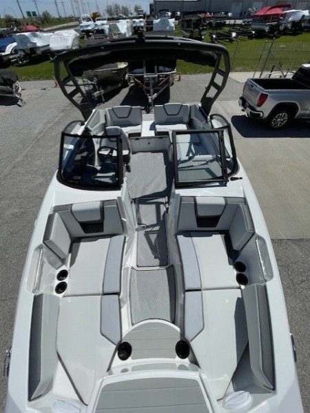 New 2025 Yamaha Boats AR 220 Jet Boat