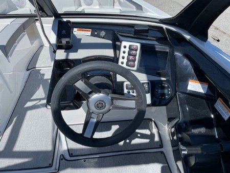 New 2025 Yamaha Boats AR 220 Jet Boat