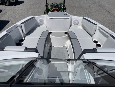 New 2025 Yamaha Boats AR 220 Jet Boat