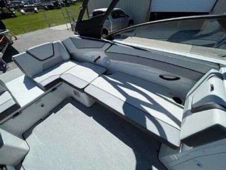 New 2025 Yamaha Boats AR 220 Jet Boat
