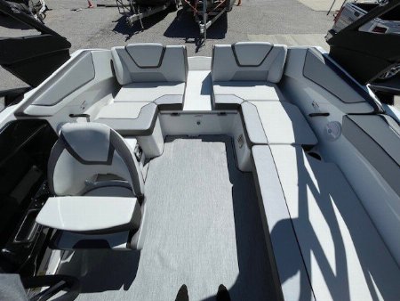 New 2025 Yamaha Boats AR 220 Jet Boat