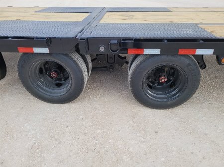 New 2025 Load Trail 32' 30K Gooseneck w/ 12' Hydraulic Dovetail