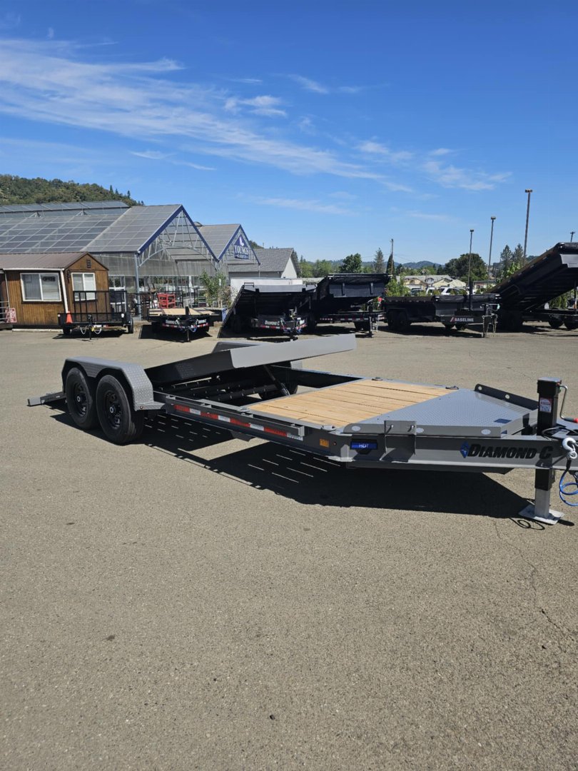 New 2025 DIAMOND C HDT207 82X20 SPLIT TILT 14K EQUIPMENT TRAILER CEMENT GRAY