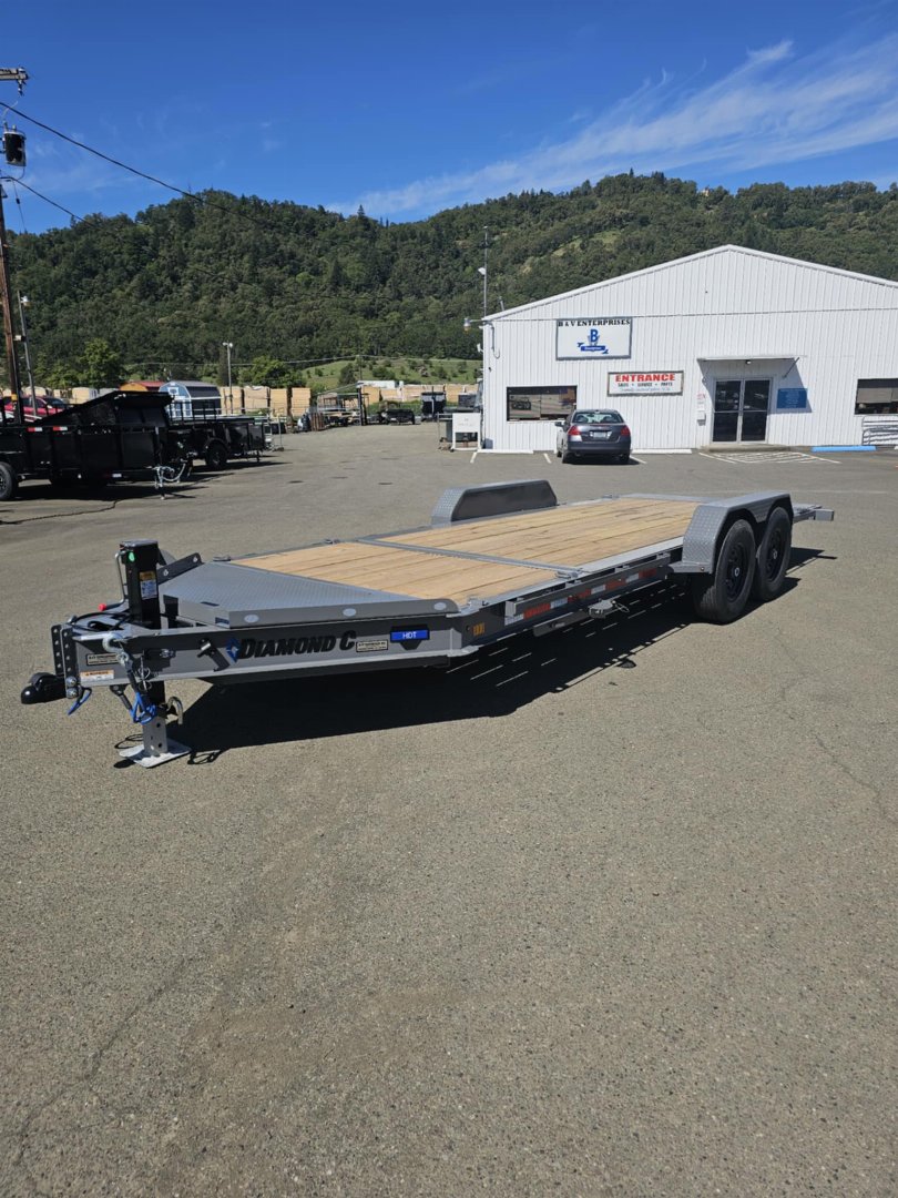 New 2025 DIAMOND C HDT207 82X20 SPLIT TILT 14K EQUIPMENT TRAILER CEMENT GRAY