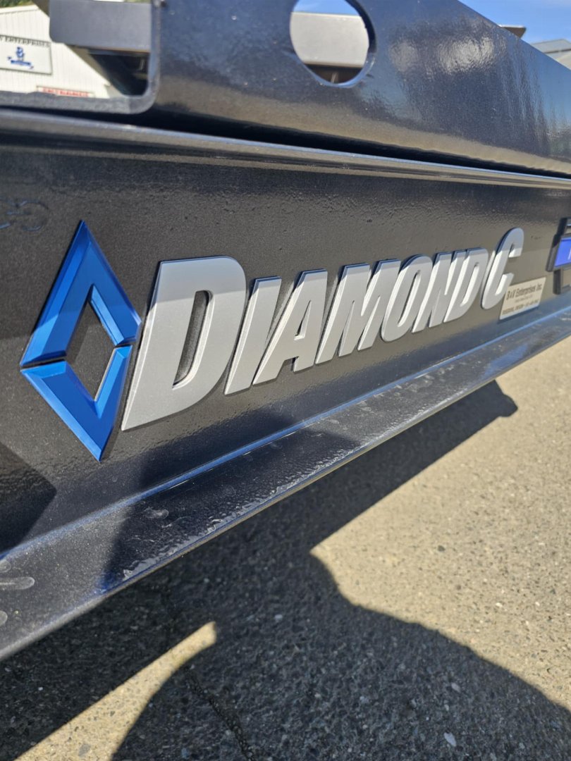New 2025 DIAMOND C HDT207 82X20 SPLIT TILT 14K EQUIPMENT TRAILER CEMENT GRAY