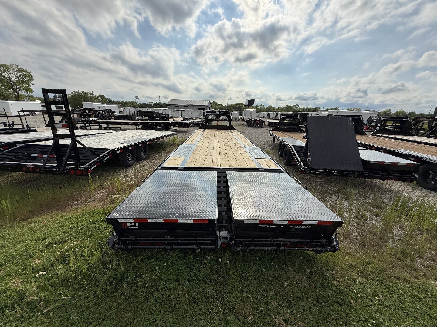 New 2026 PJ Trailers LS322 Equipment Trailer 102X32 TA SINGLES GOOSENECK DOVETAIL (GVW:15680) BLACK
