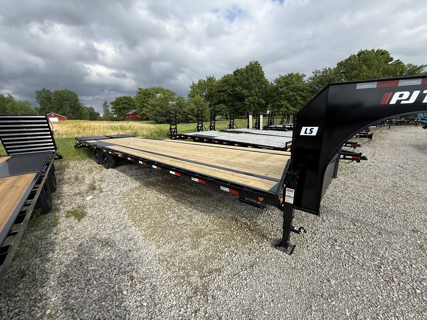 New 2026 PJ Trailers LS322 Equipment Trailer 102X32 TA SINGLES GOOSENECK DOVETAIL (GVW:15680) BLACK