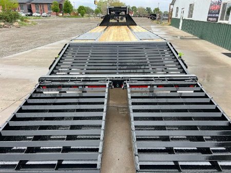 New 2025 Load Trail 102"X28' Low-Pro GN Flatbed Trailer
