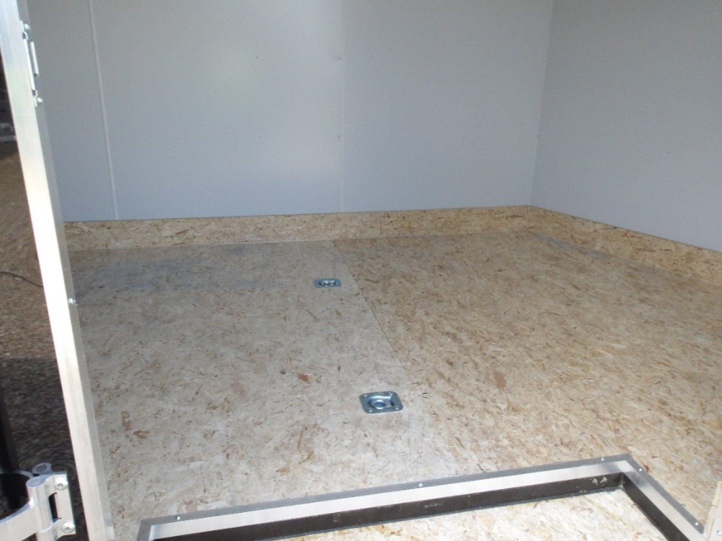 New 2026 Discovery Trailers DCHET8.524TA3 Cargo / Enclosed Trailer