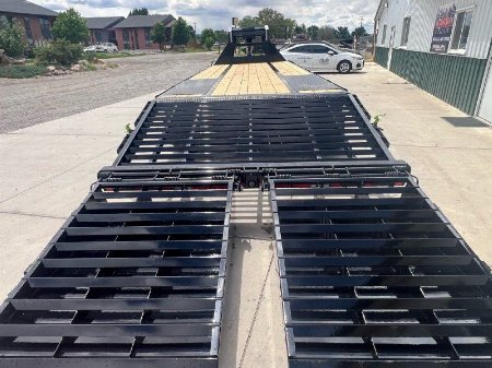 New 2025 Load Trail 102''x30' GN Low-Pro Flatbed Trailer