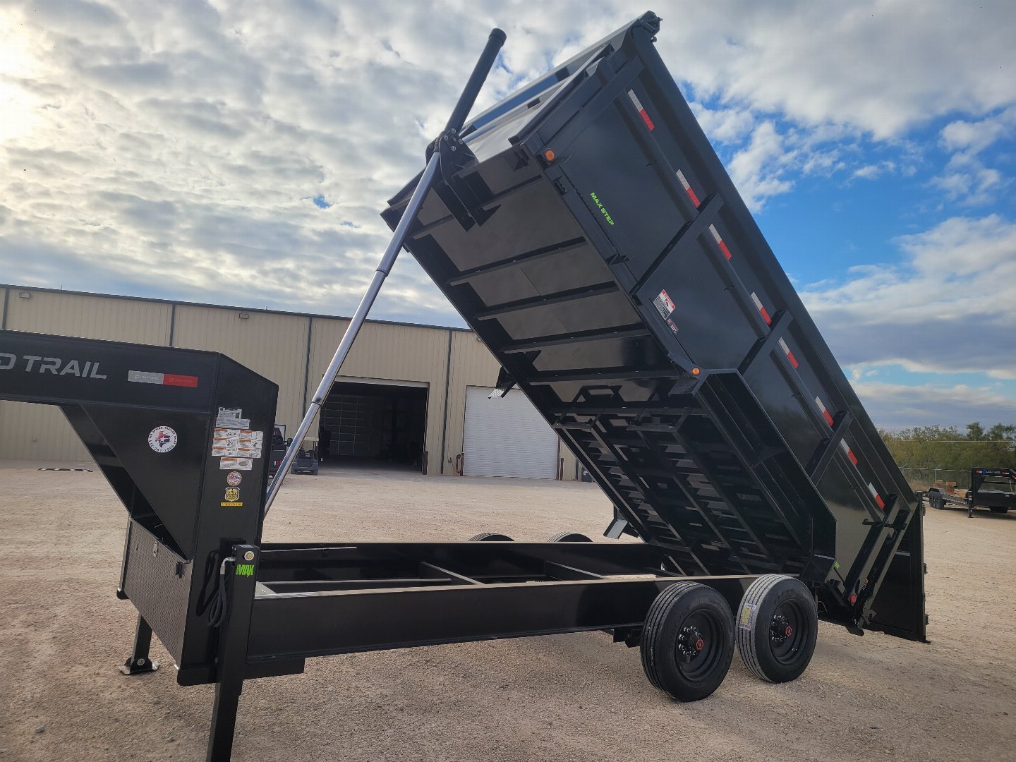 New 2025 Load Trail 16' 20K Gooseneck Dump w/ 48" Sides/ Hydraulic Jacks and Remote