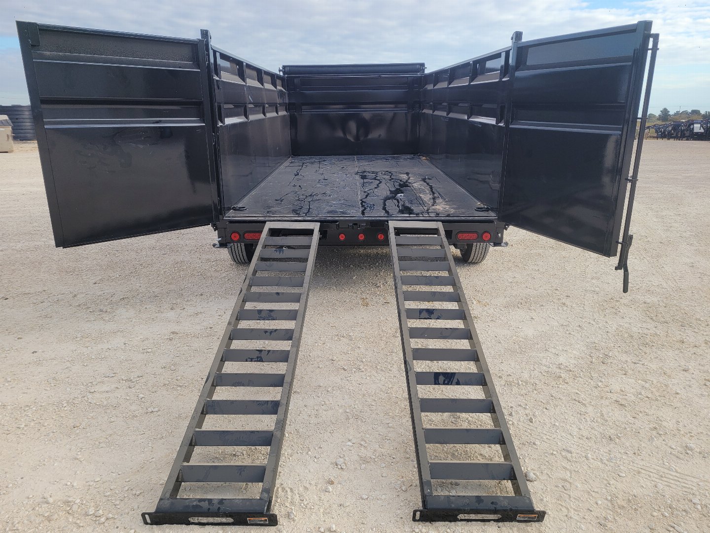 New 2025 Load Trail 16' 20K Gooseneck Dump w/ 48" Sides/ Hydraulic Jacks and Remote