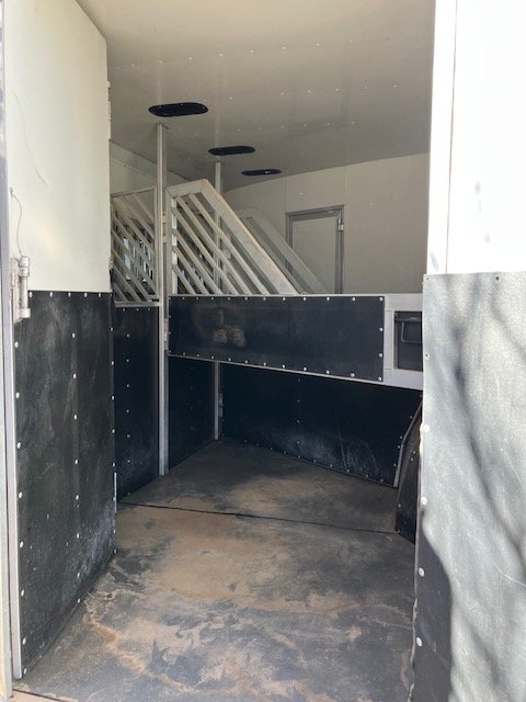 Consignment 2007 Twister 3 Horse L/Q Horse Trailer