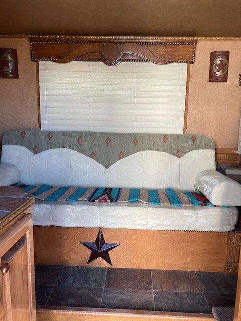 Consignment 2007 Twister 3 Horse L/Q Horse Trailer