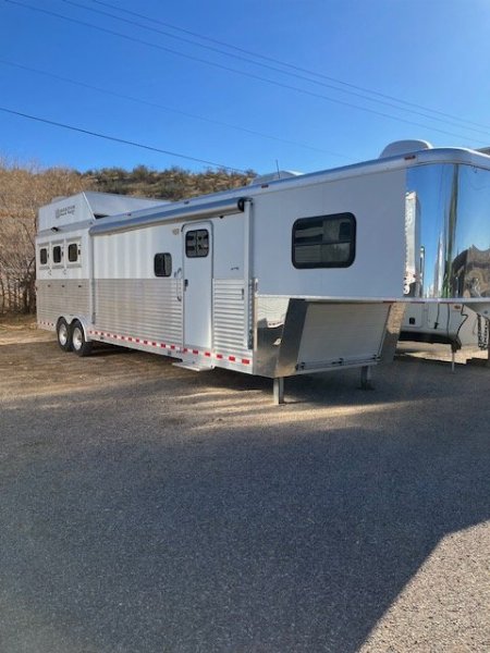 Consignment 2007 Twister 3 Horse L/Q Horse Trailer