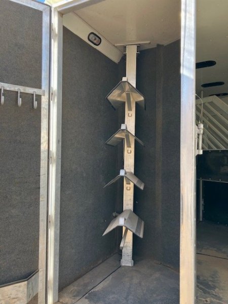 Consignment 2007 Twister 3 Horse L/Q Horse Trailer