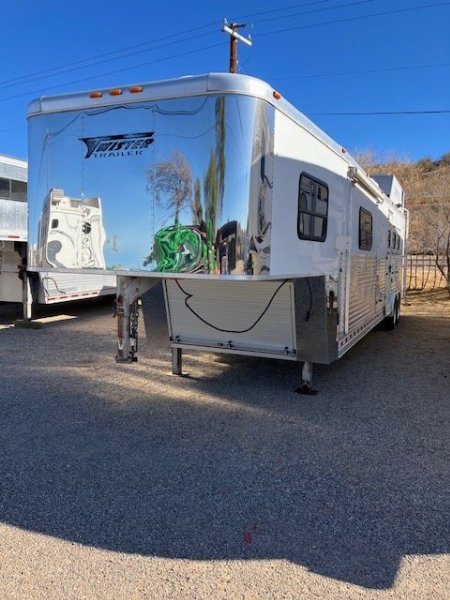 Consignment 2007 Twister 3 Horse L/Q Horse Trailer