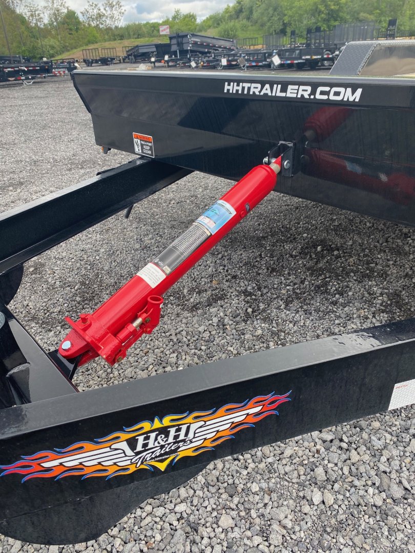 New 2025 H&H H8218MX-070 Car Hauler
