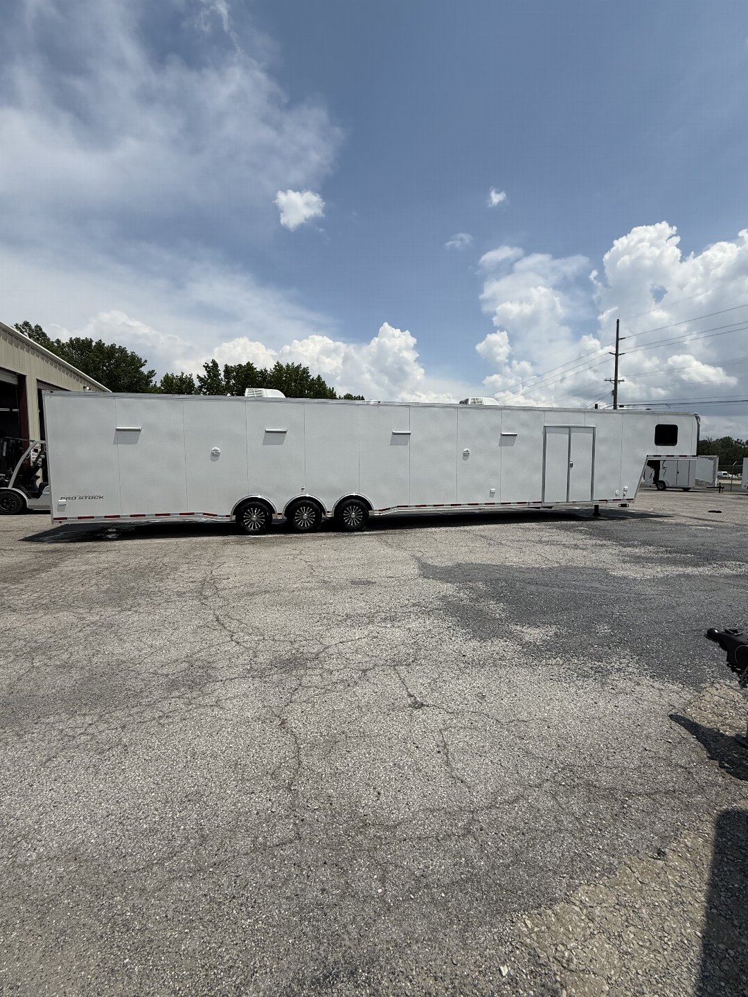 New 2025 VINTAGE 8 X 53 RACE TRAILER BATHROOM PKG