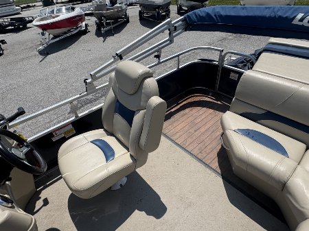 Used 2015 Lowe SS 210 Tri-toon Boat