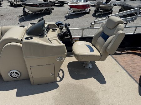 Used 2015 Lowe SS 210 Tri-toon Boat