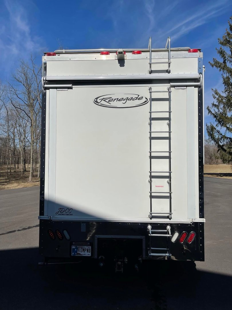 Used 2008 Renegade 45’ Tandem Axle Motorcoach