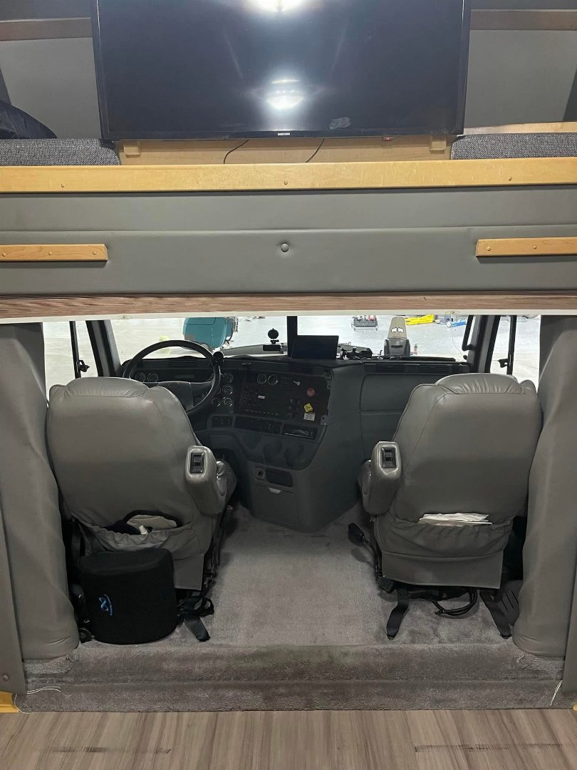 Used 2008 Renegade 45’ Tandem Axle Motorcoach