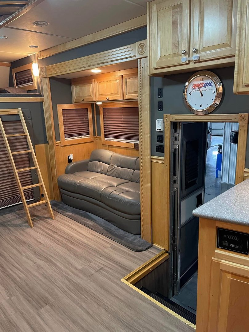 Used 2008 Renegade 45’ Tandem Axle Motorcoach