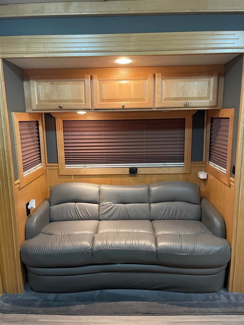 Used 2008 Renegade 45’ Tandem Axle Motorcoach