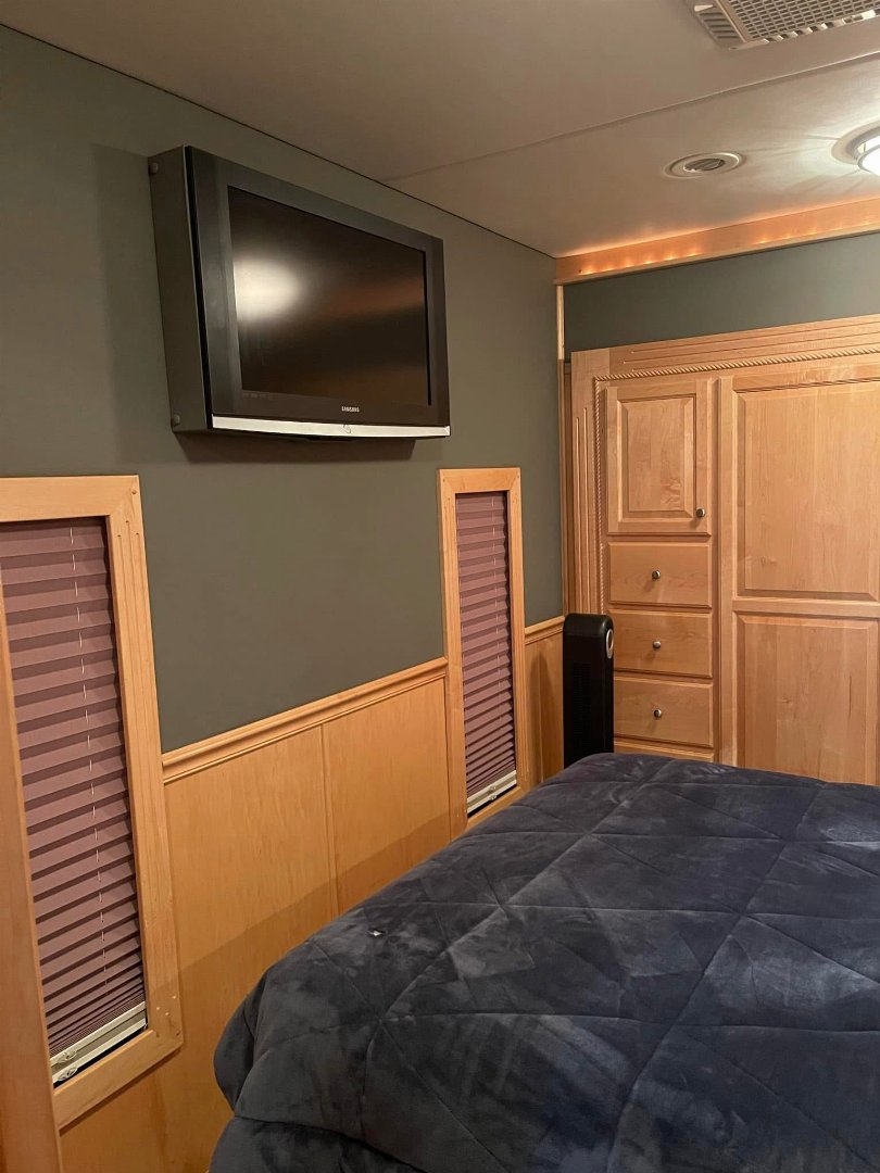 Used 2008 Renegade 45’ Tandem Axle Motorcoach