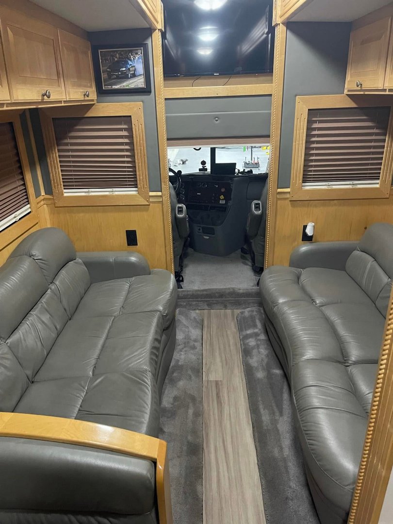 Used 2008 Renegade 45’ Tandem Axle Motorcoach