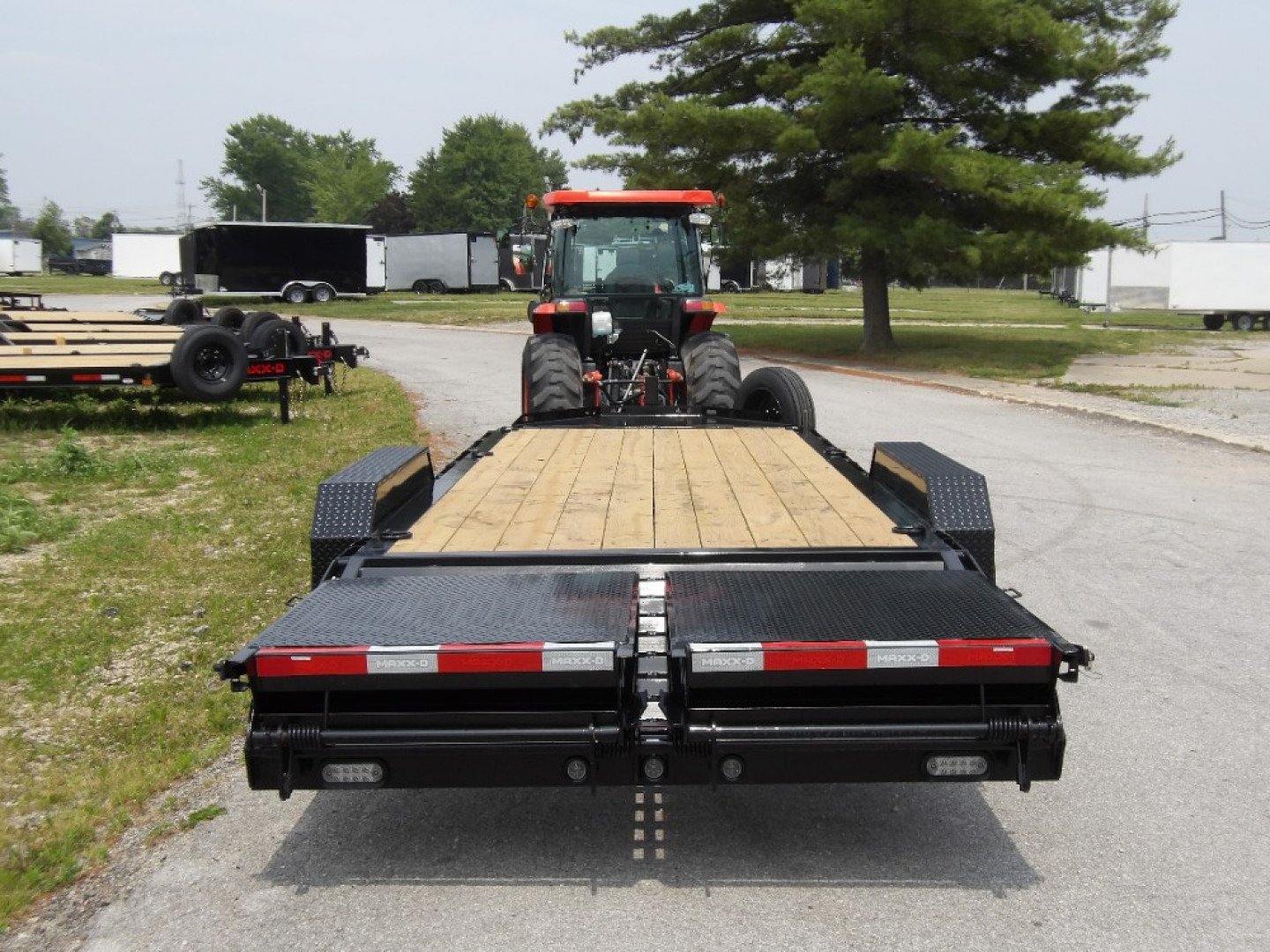 New 2026 MAXX-D EHX8322 Equipment Trailer