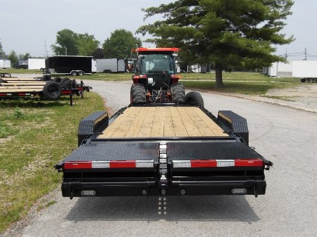 New 2026 MAXX-D EHX8322 Equipment Trailer