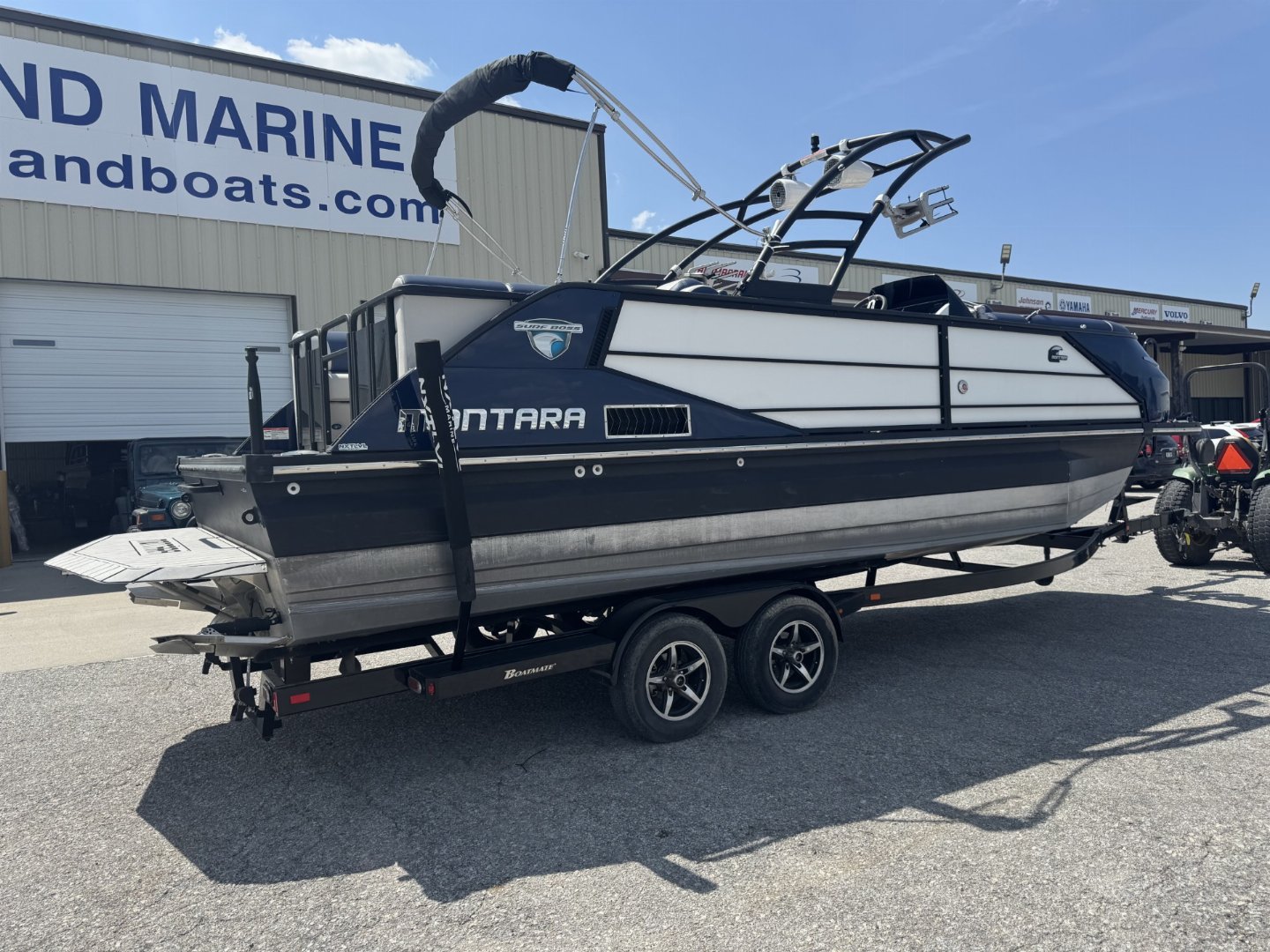 Used 2021 25' Montara Surf Boss Surf Boat