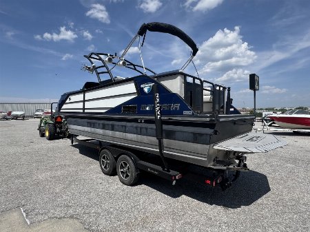 Used 2021 25' Montara Surf Boss Surf Boat