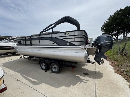 Used 2021 Bennington 22 LSS Tri-toon Boat