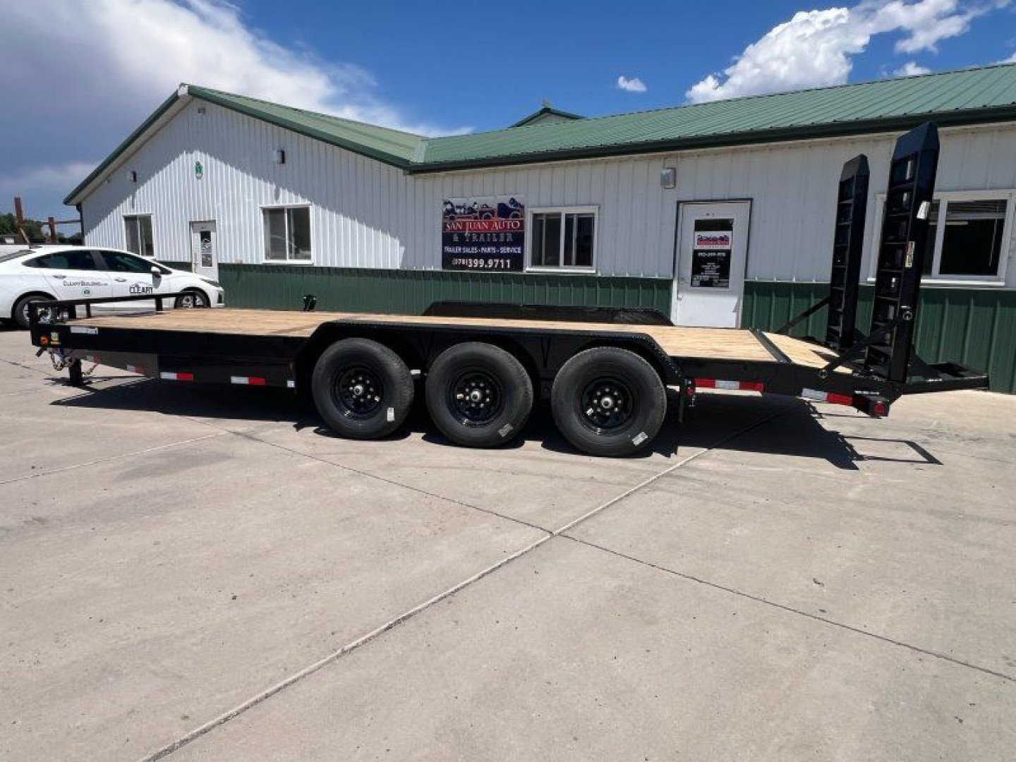 New 2025 Load Trail 83''x22' Tri Axle Eq Equipment Trailer