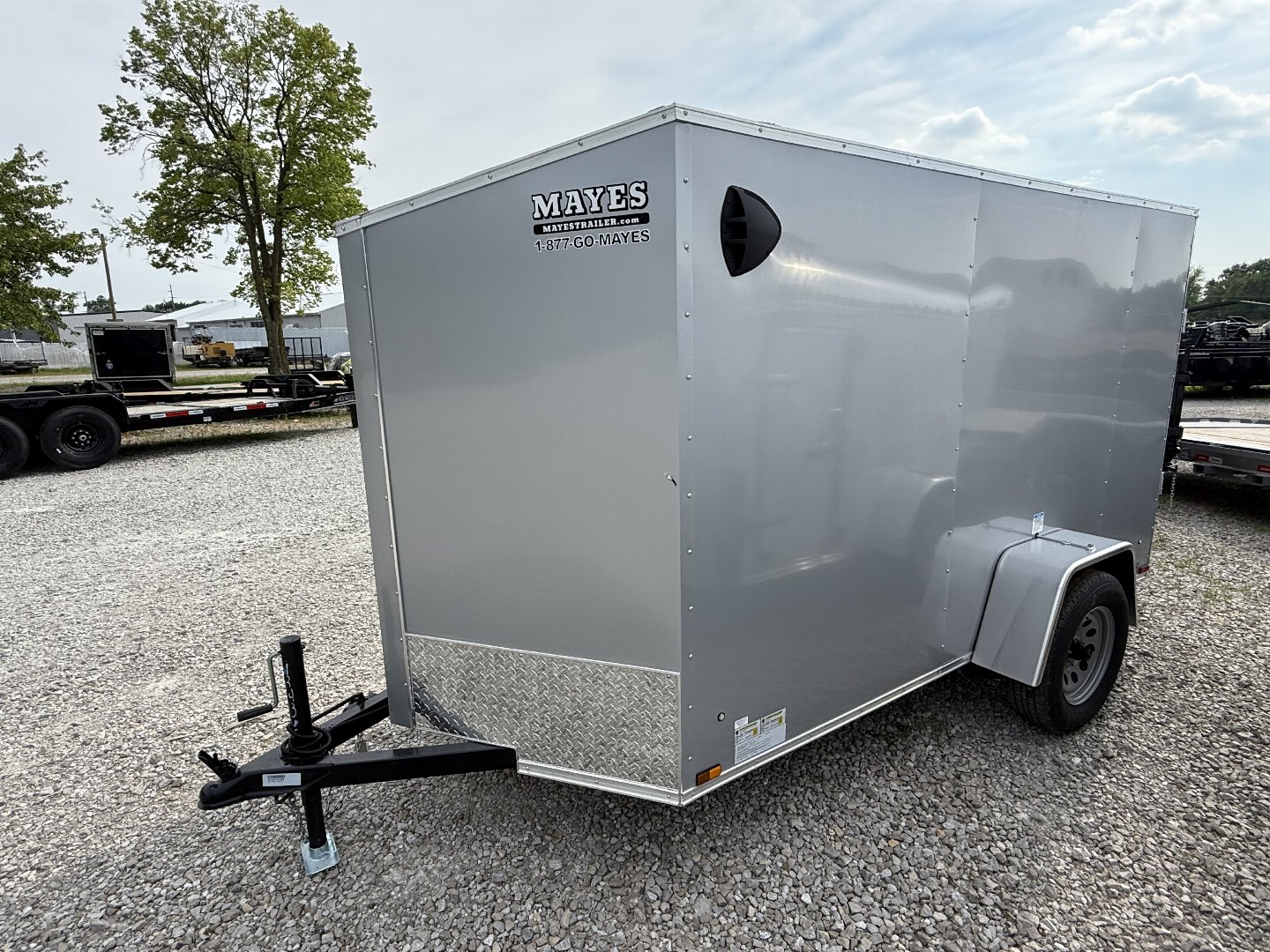 New 2026 Cargo Mate EHECO510SA-24 Enclosed 5x10 SA RAMP DOOR (GVW:2990) SILVER FROST