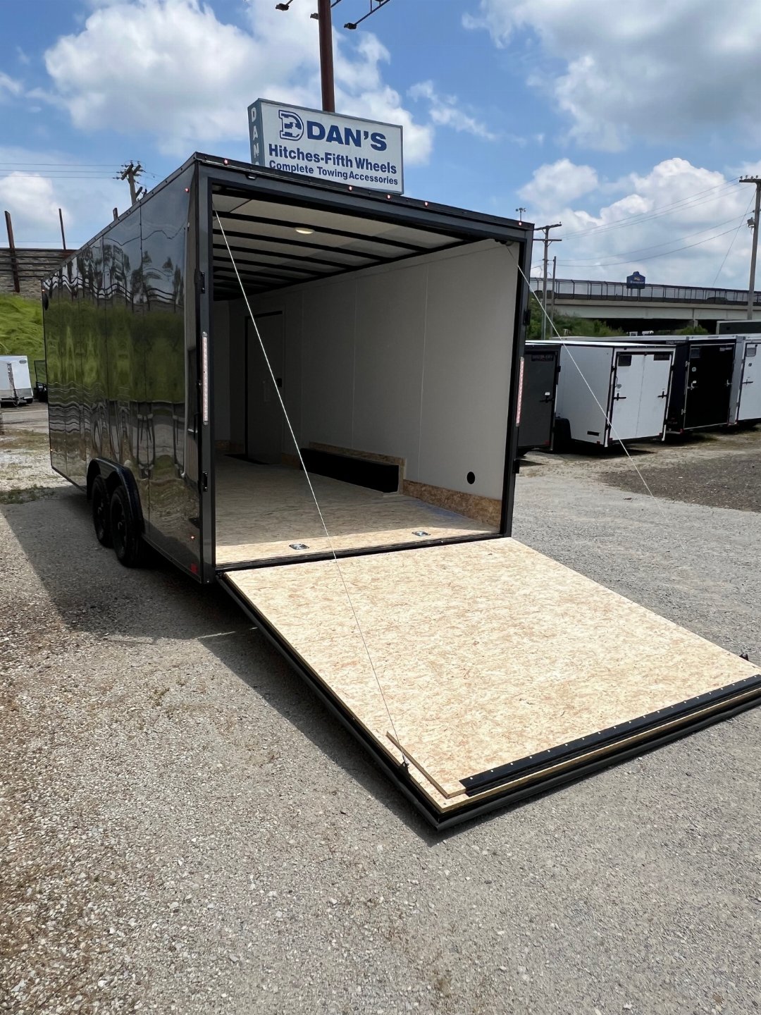 New 2026 DISCOVERY TRAILERS Car Hauler ET 8.5x20 7k Enclosed Car Hauler #27015 Car / Racing Trailer