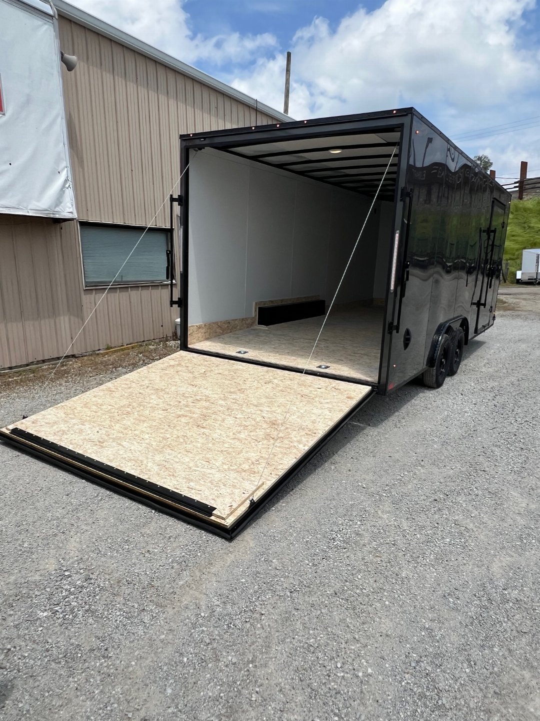 New 2026 DISCOVERY TRAILERS Car Hauler ET 8.5x20 7k Enclosed Car Hauler #27015 Car / Racing Trailer