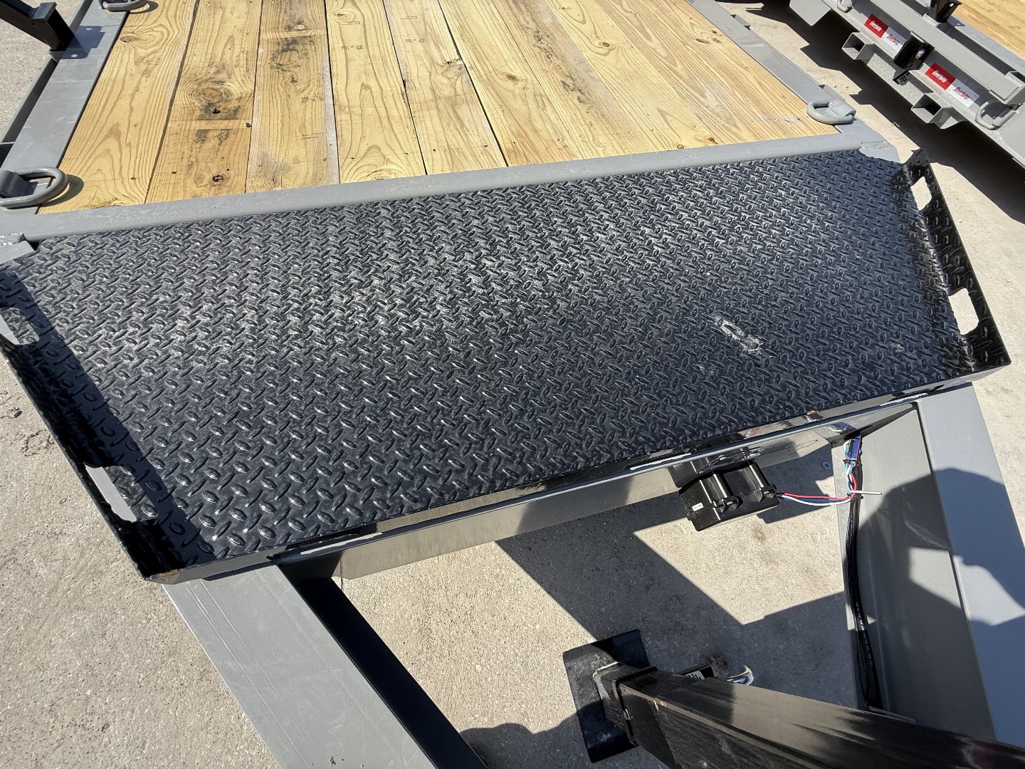 New 2025 Liberty Tilt LT14K83X20SPB8WF 83x20 TA PARTIAL TILT (GVW;15400) BATTLESHIP GRAY