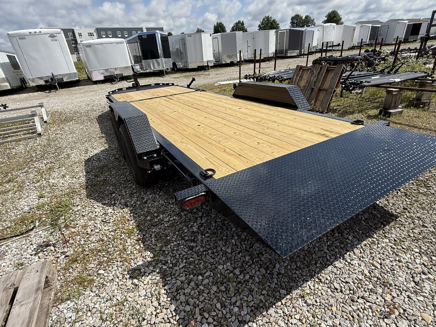 New 2025 LIBERTY TRAILER LT14K83X22SPB8WF<br />
TILT 83X22 TA (GVW:15400) MIDNIGHT BLACK
