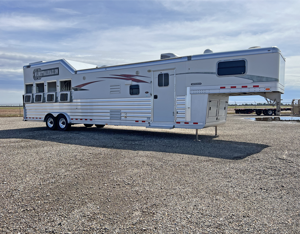 Used 2018 4-Star 4 Horse Living Quarters Horse Trailer
