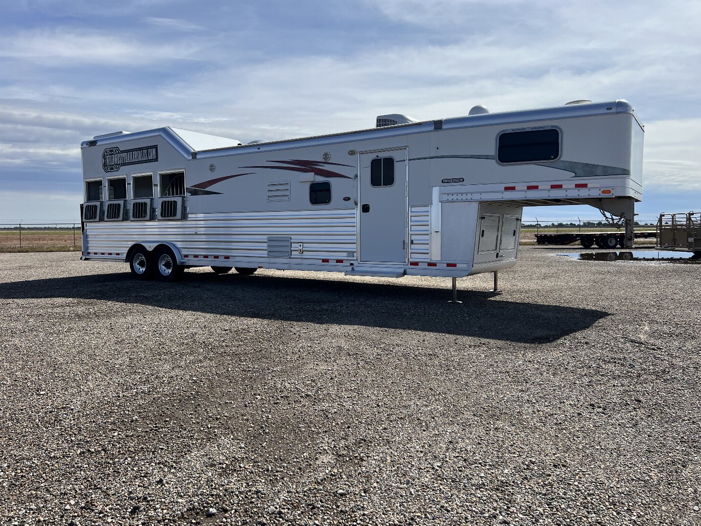 Used 2018 4-Star 4 Horse Living Quarters Horse Trailer