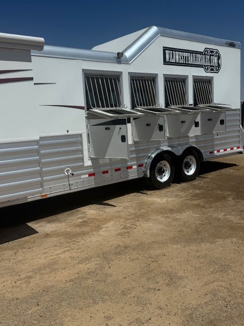 Used 2018 4-Star 4 Horse Living Quarters Horse Trailer