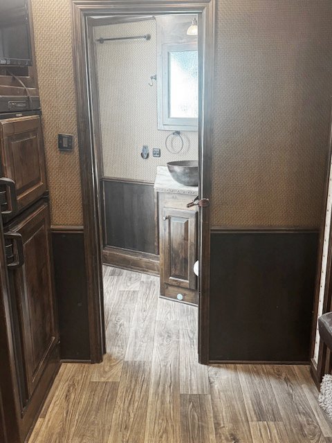 Used 2018 4-Star 4 Horse Living Quarters Horse Trailer