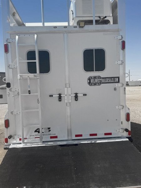 Used 2018 4-Star 4 Horse Living Quarters Horse Trailer