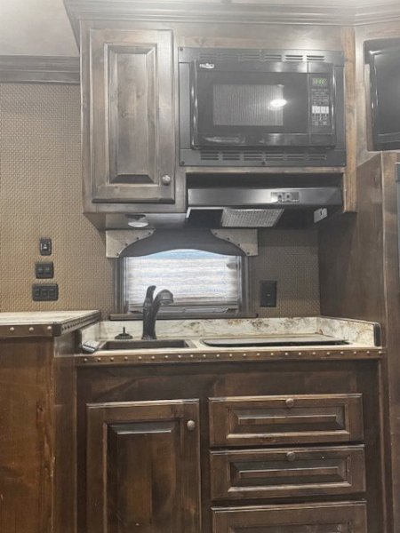Used 2018 4-Star 4 Horse Living Quarters Horse Trailer