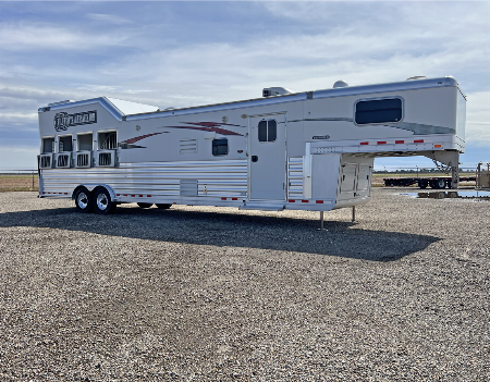 Used 2018 4-Star 4 Horse Living Quarters Horse Trailer